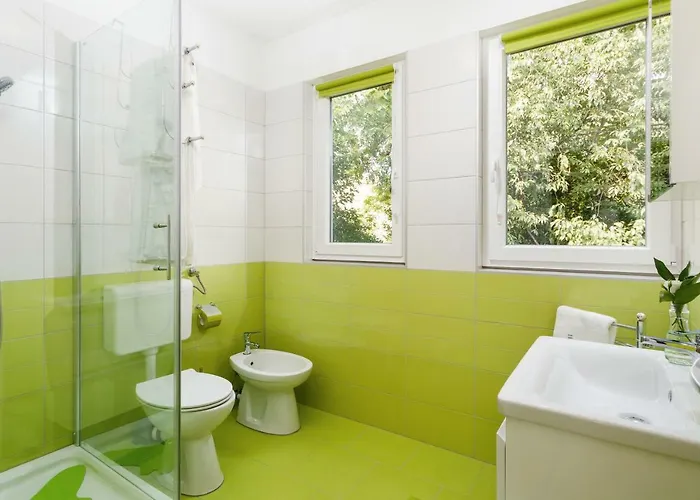 Botun Free Parking פולה